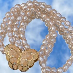 Avon butterfly and pearls vintage necklace
